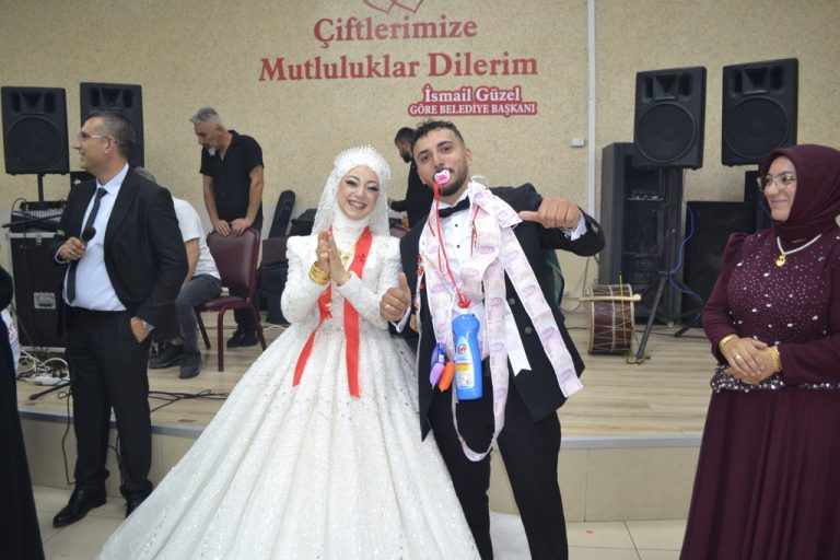 Betül ile Yusuf’a Ömürboyu Mutluluklar Dileriz