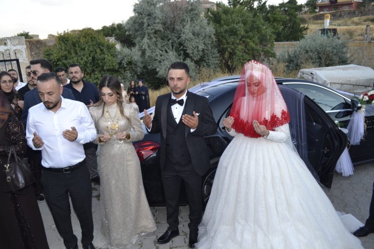 Sümeyye ve Burak’a Ömür Boyu Mutluluklar Dileriz