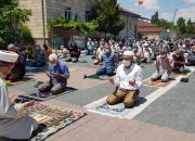 Açık Alanda 5. Cuma Namazı Eda Edildi