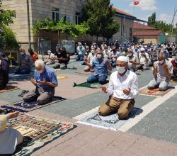 Açık Alanda 5. Cuma Namazı Eda Edildi