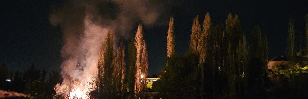 Kasabamızda Gece Saatlerinde Ağaçlık Alanda Çıkan Yangın Korkuttu!