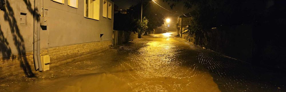 Aşırı Yağış Kasabamızı Göle Çevirdi