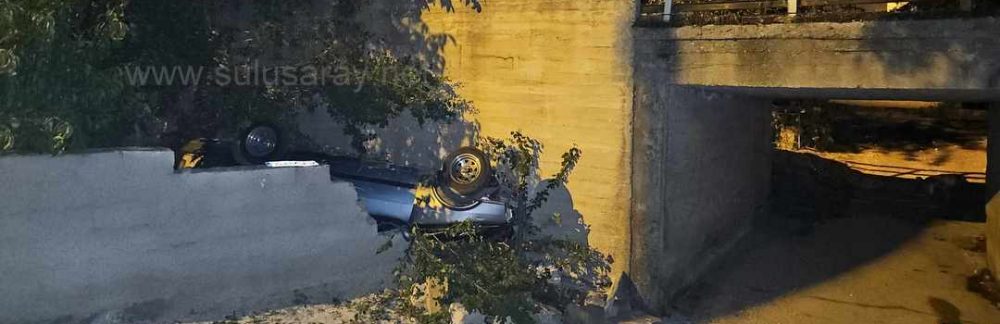 Kasabamızda Kontrolünü Kaybeden Otomobil Köprüden Uçtu