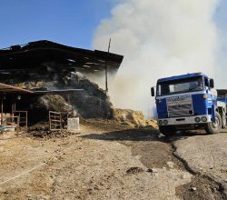 Büyükbaş Hayvan Çiftliğinde Saman Balyaları Alev aldı