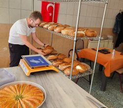Dünyaca Ünlü Şef Ömür Akkor Kasabamızı Ziyaret Etti