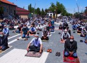 Kasabamızda ikinci Cuma Namazı Yine Merkez Cami Önünde Kılındı