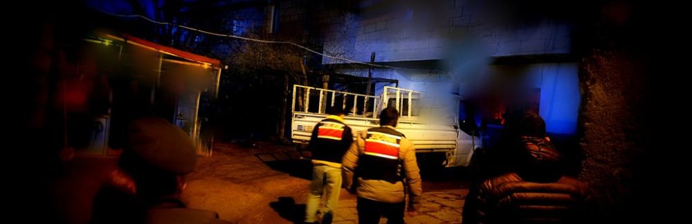Kasabamızda 2 Eve Şafak Operasyonu