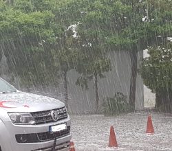 Kasabamızda Etkili Olan Dolu Yağışı Ekili Alanlara Zarar Verdi