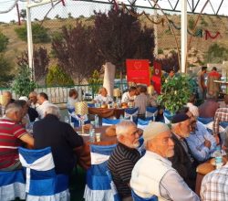 Kasabamızda toplu iftar yemeği