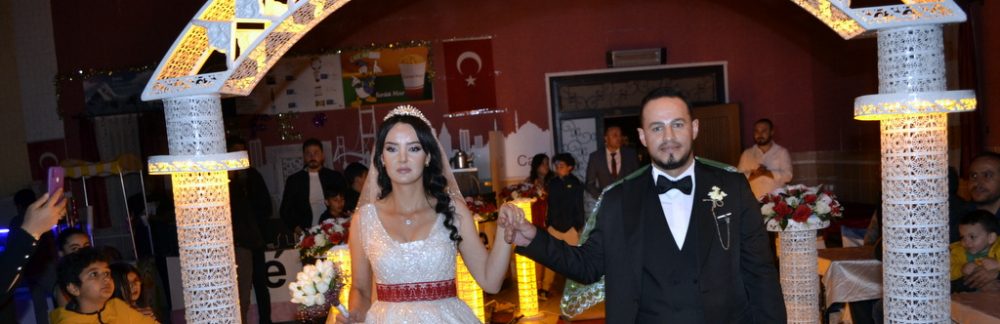 Buket İle Tolga’ya Ömürboyu Mutluluklar Dileriz