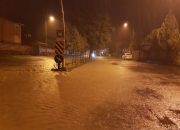 Şiddetli Yağış Kasabamızın Cadde ve Soklarını Göle Çevirdi