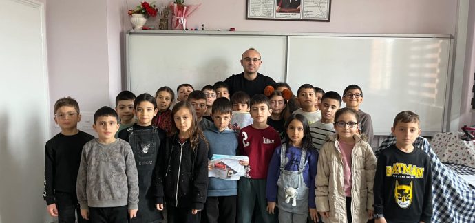 Yarıyıl Tatili Başladı Öğrenciler Karnelerini Aldı